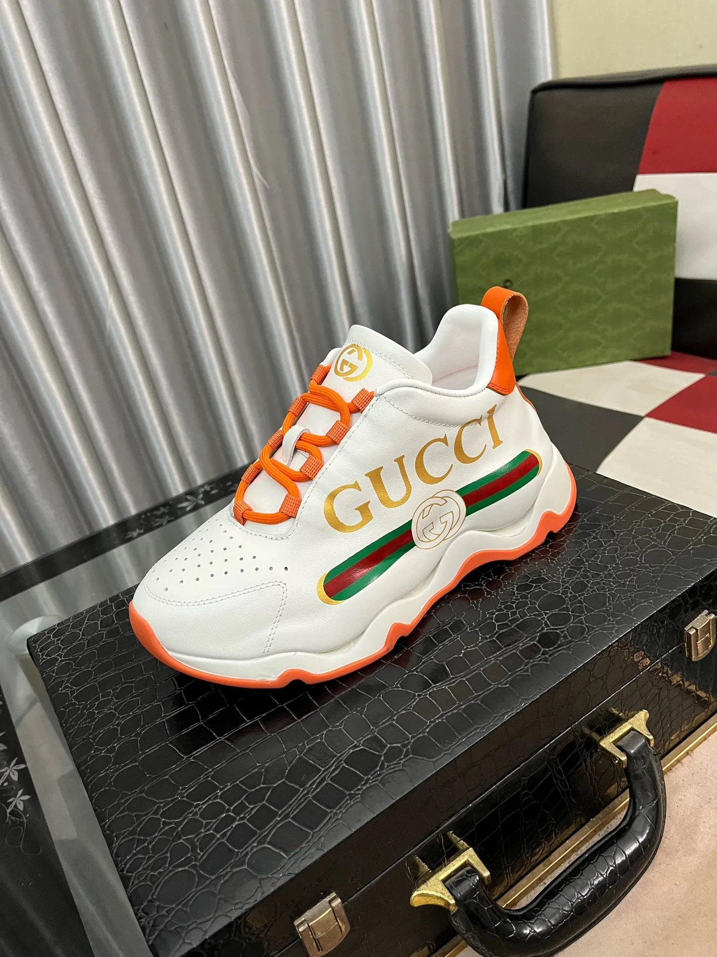 Men's shoes 💰640⌚️⌚️[Gucci] Gucci's latest casual men's shoes, welcome to 1:1 comparison, the most popular Hong Kong counter casual shoes, counter quality, support inspection, high-quality workmanship, the upper is made of Italian imported calfskin, breathable mesh insole original fashion sports outsole, casual fashion, high-end quality, size: 38-442️⃣Colors available
